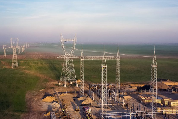 Linii electrice de înaltă tensiune și stație de transformare